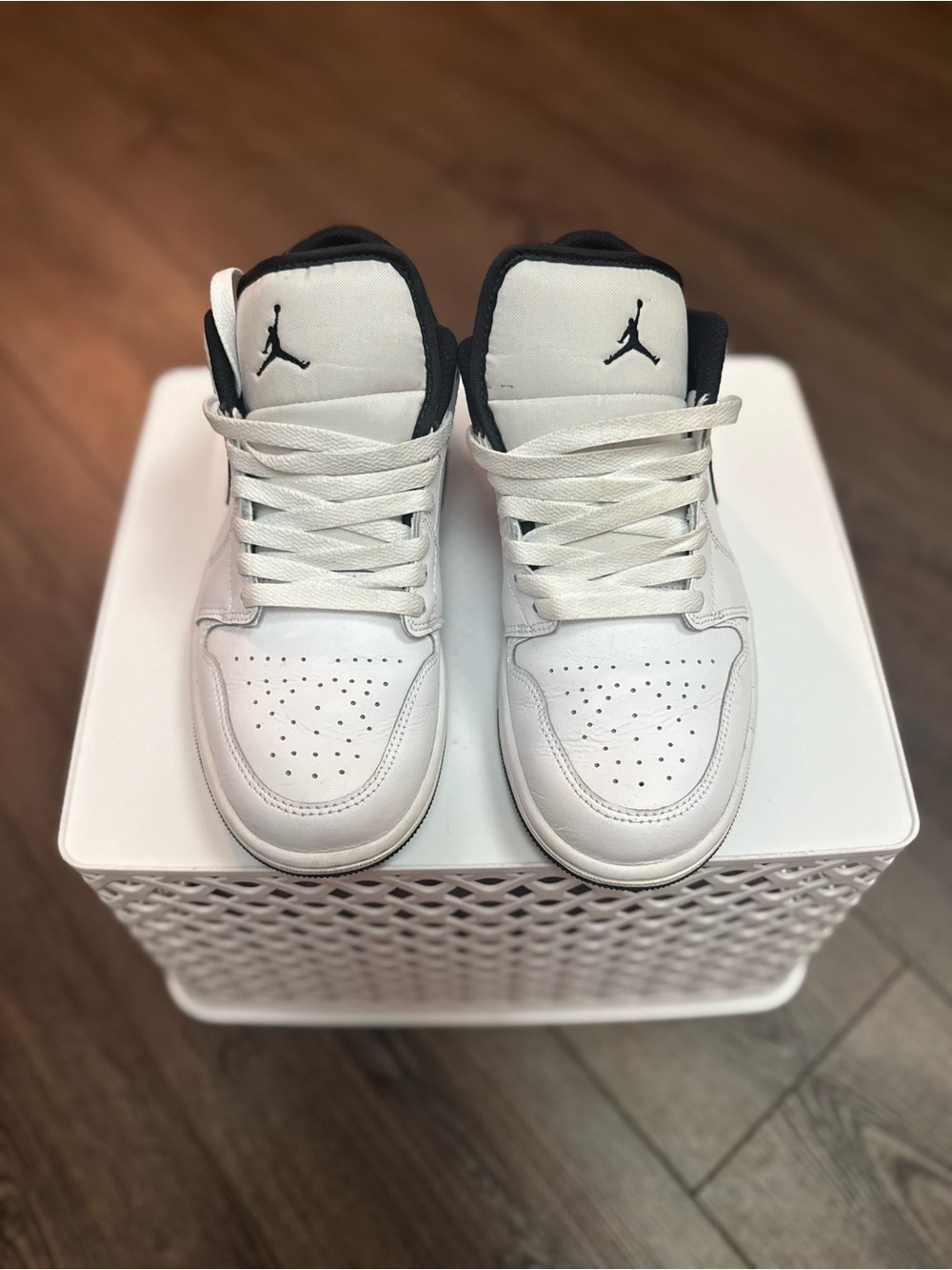 Nike Men's Air Jordan 1 Low Sneaker, Size 8